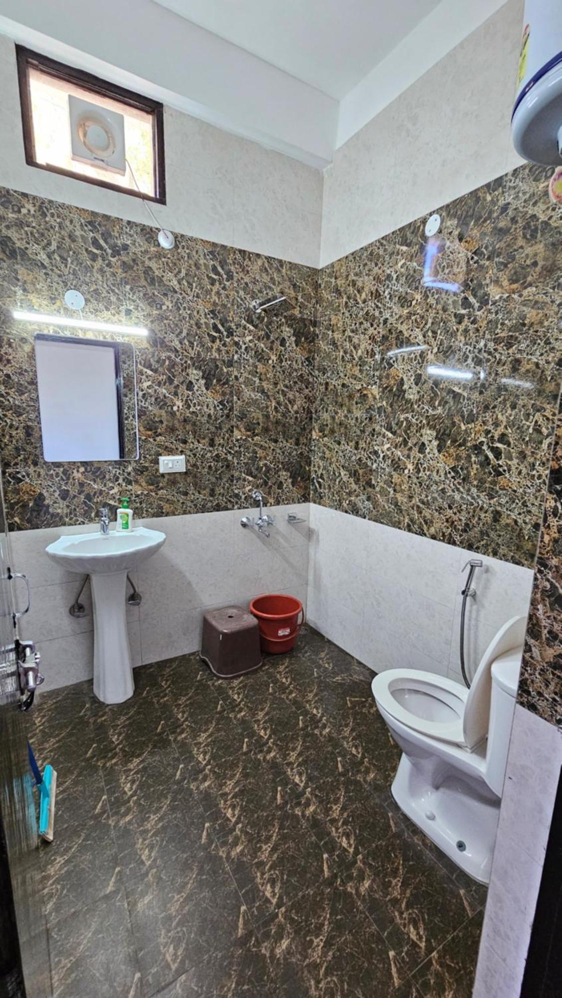 Hotel On The Rocks à Kasauli Extérieur photo