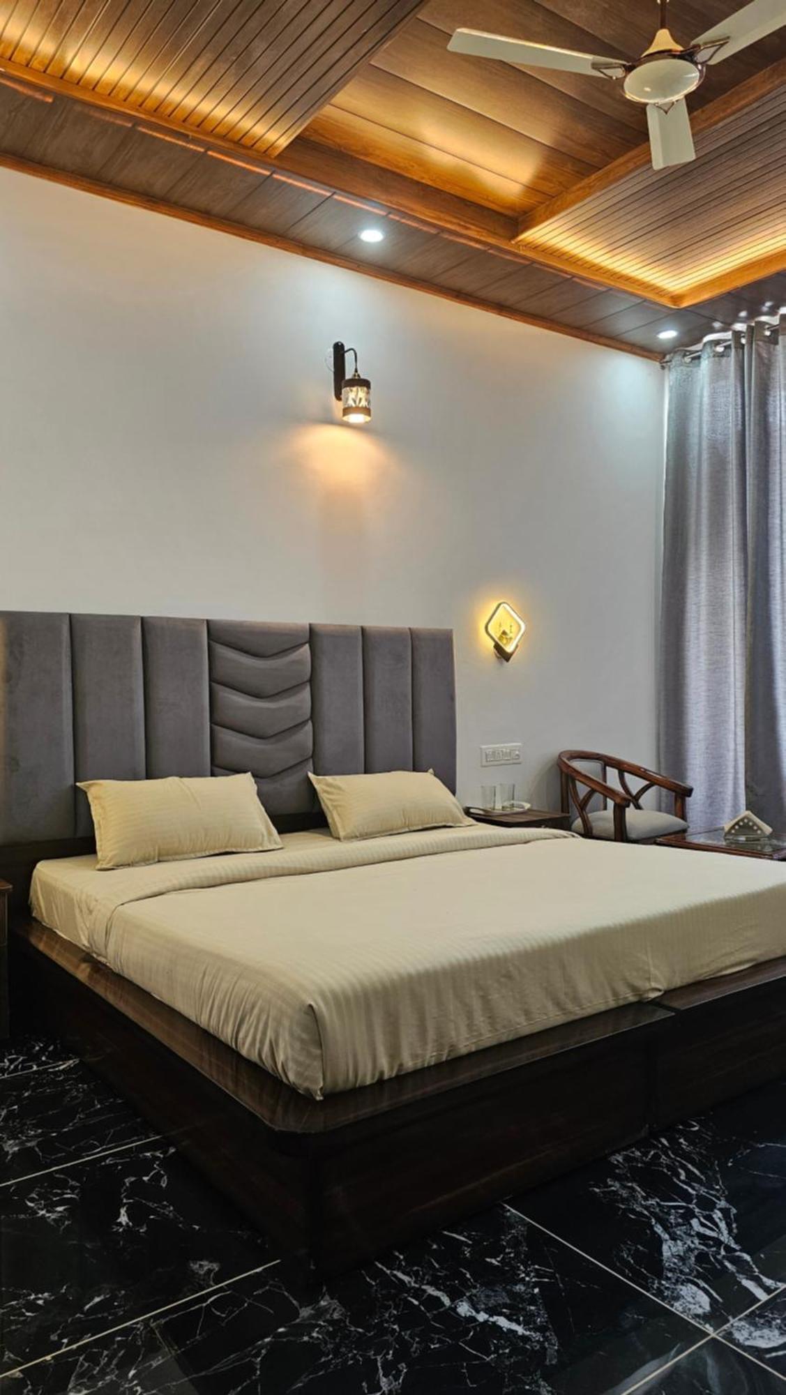 Hotel On The Rocks à Kasauli Extérieur photo