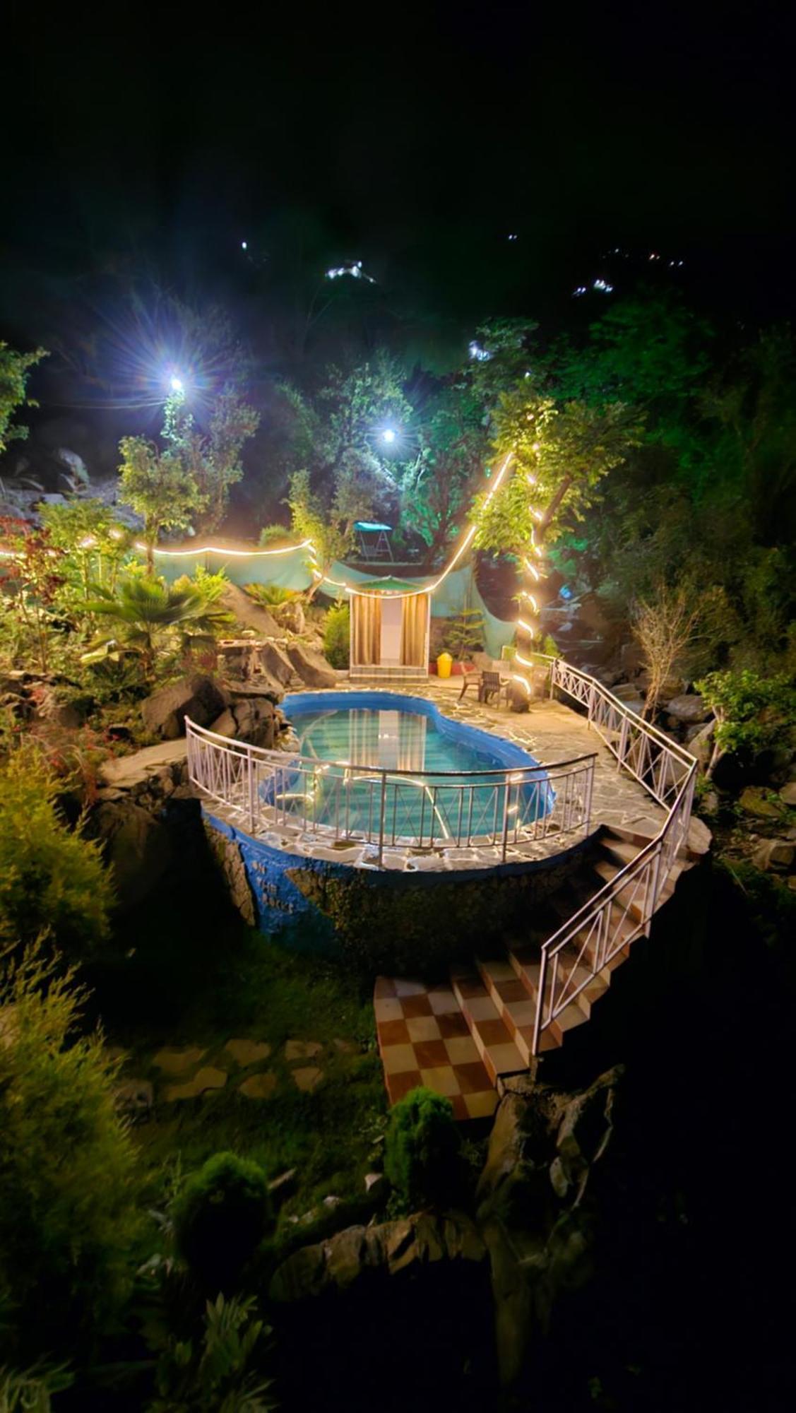 Hotel On The Rocks à Kasauli Extérieur photo
