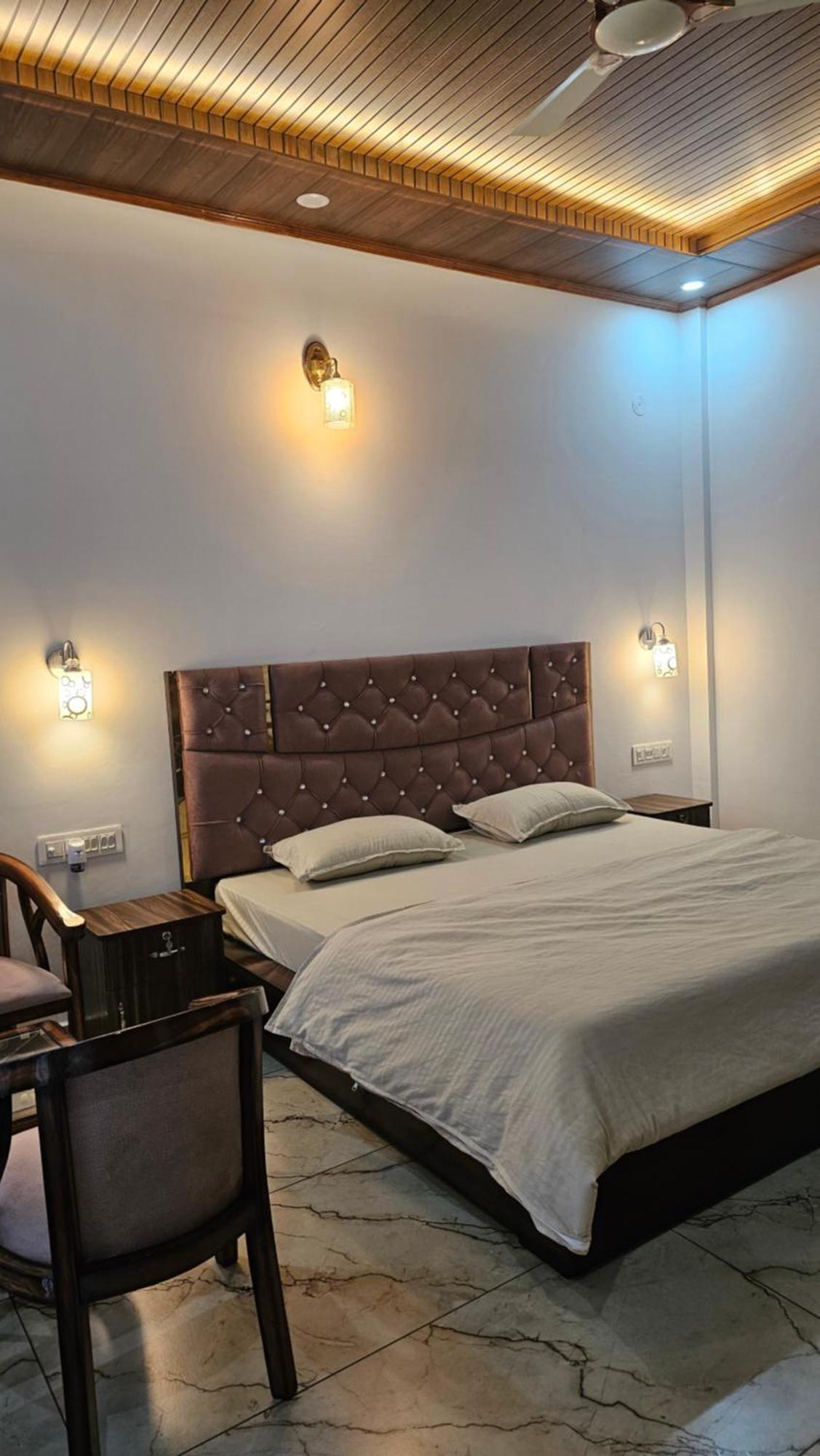 Hotel On The Rocks à Kasauli Extérieur photo
