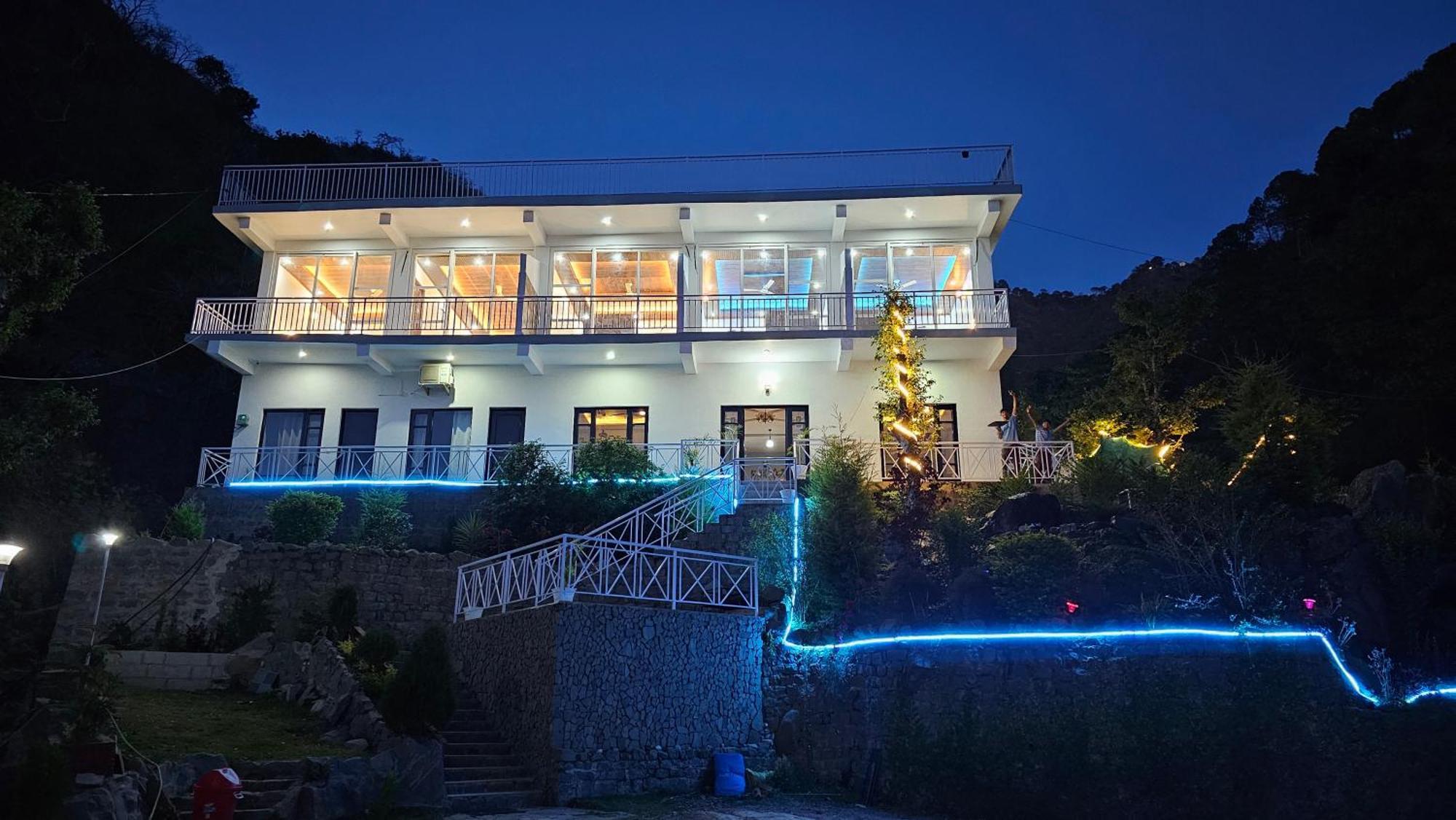 Hotel On The Rocks à Kasauli Extérieur photo