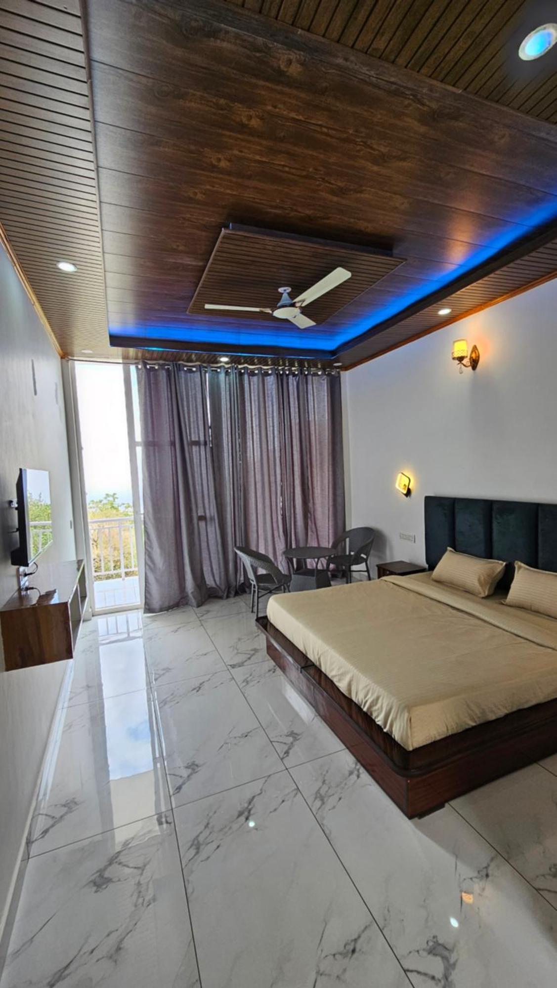 Hotel On The Rocks à Kasauli Extérieur photo