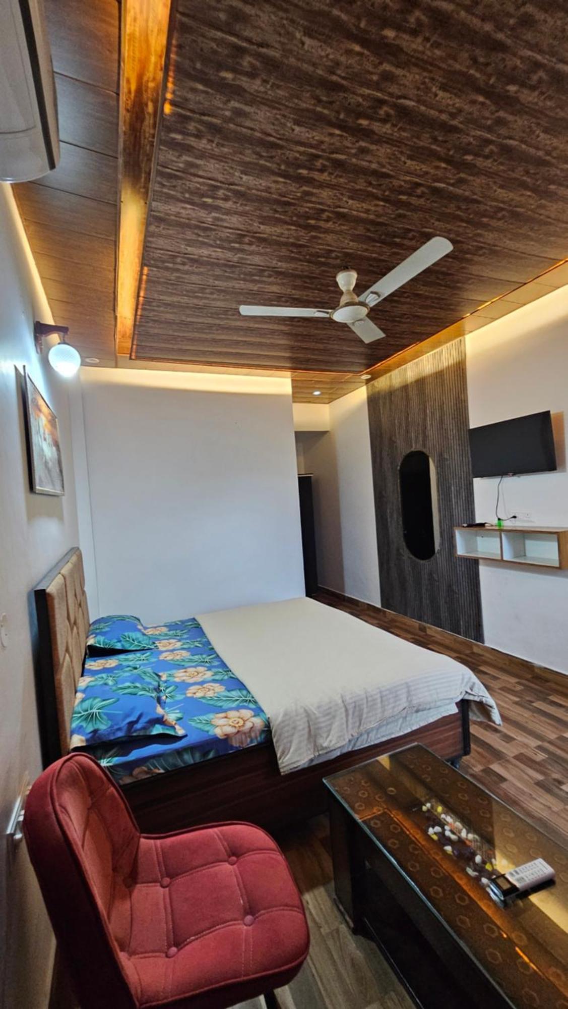 Hotel On The Rocks à Kasauli Extérieur photo