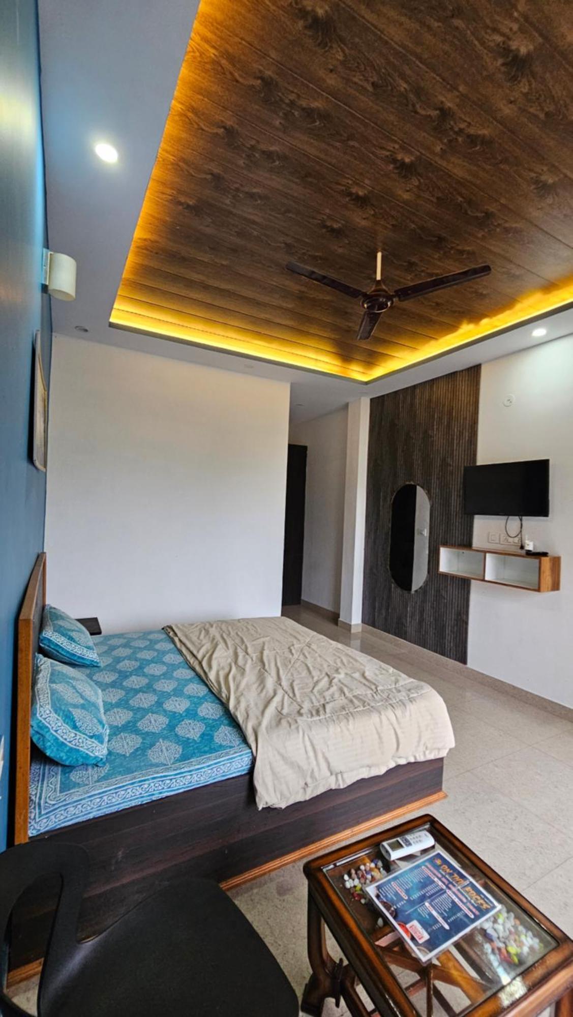 Hotel On The Rocks à Kasauli Extérieur photo