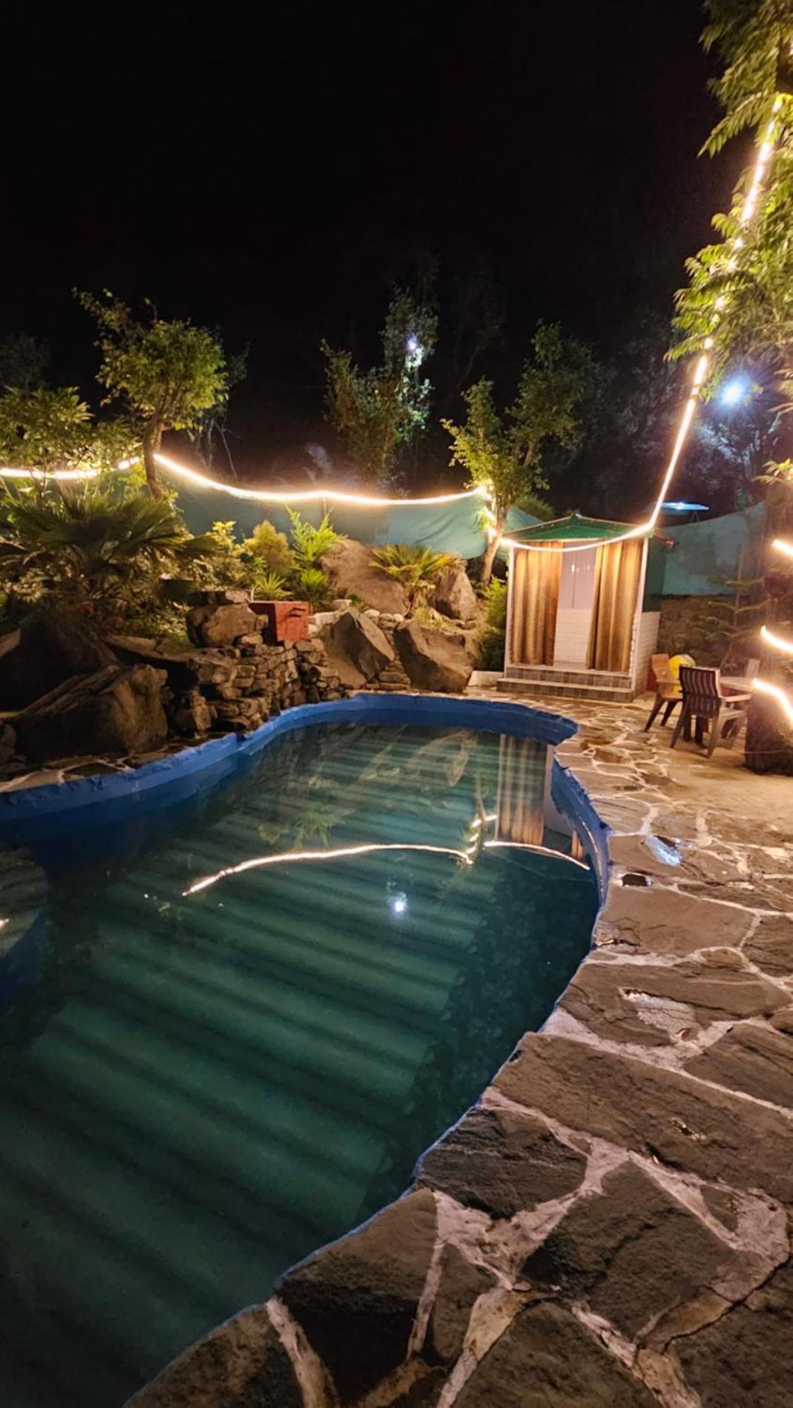 Hotel On The Rocks à Kasauli Extérieur photo