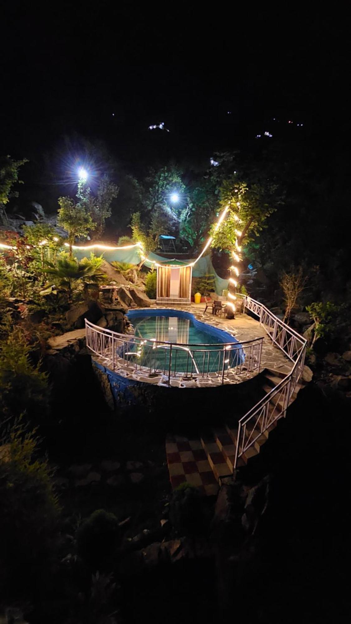 Hotel On The Rocks à Kasauli Extérieur photo