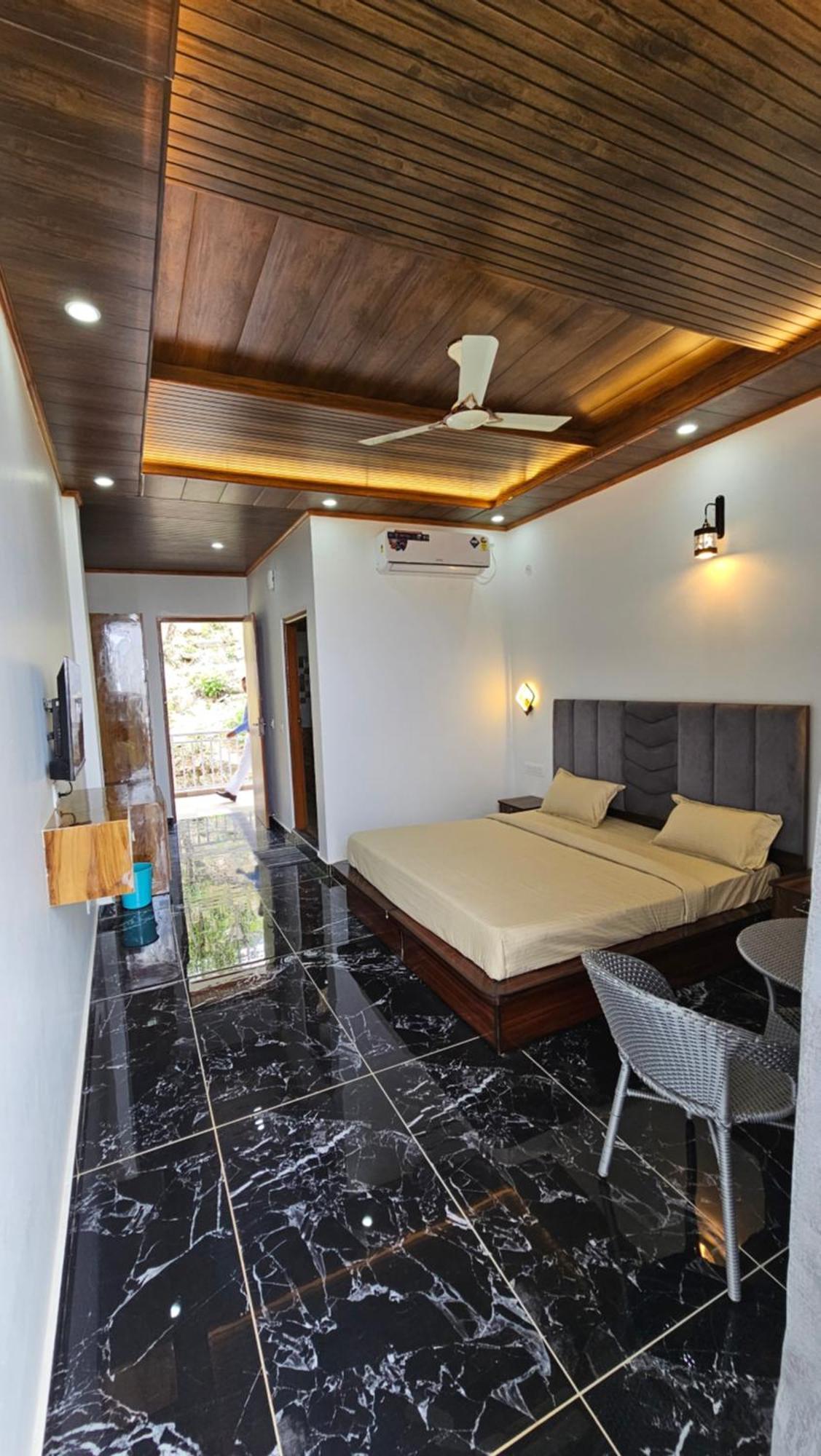 Hotel On The Rocks à Kasauli Extérieur photo